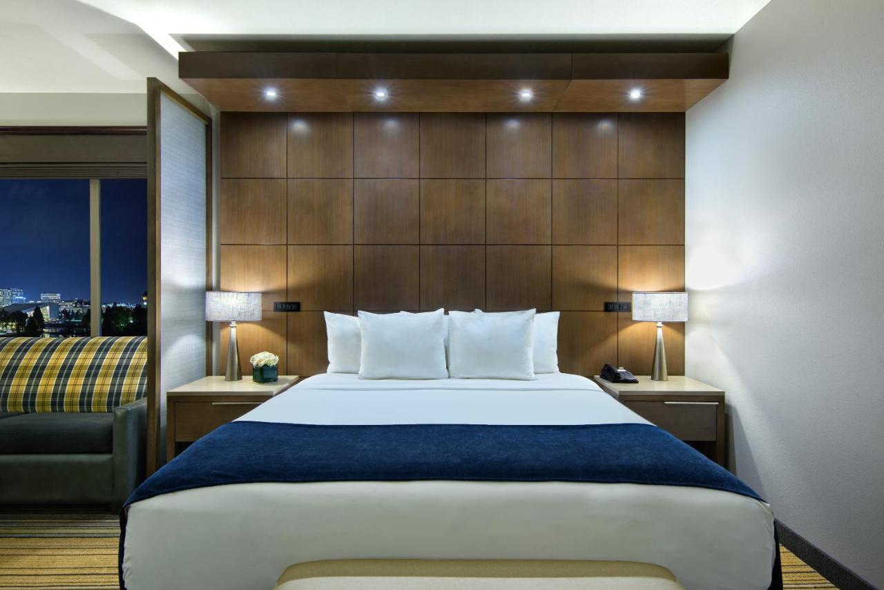 ออกซ์ฟอร์ด สวีท สโปแคน Hotel ภายนอก รูปภาพ