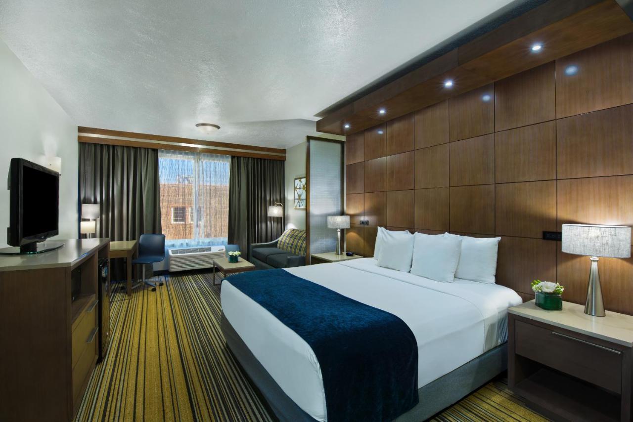 ออกซ์ฟอร์ด สวีท สโปแคน Hotel ภายนอก รูปภาพ